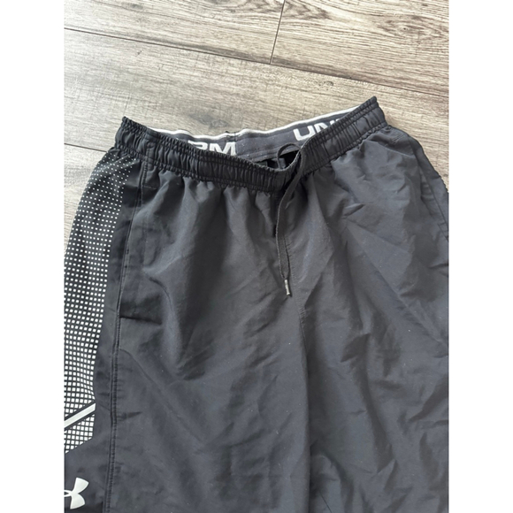 Under Armour Children’s Size Small Heatgear Black Shorts Woven Graphic - Picture 3 of 5